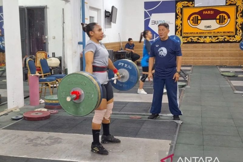 Lifter Indonesia Berjuang Raih Tiket Ke Olimpiade Paris